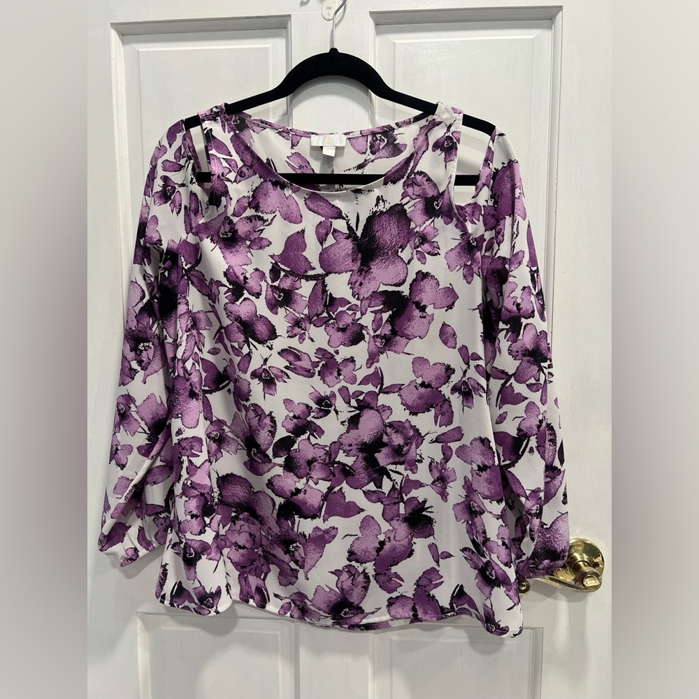 CHARMING CHARLIE Purple White Floral Cold Shoulder Lightweight Blouse SIZE LARGE